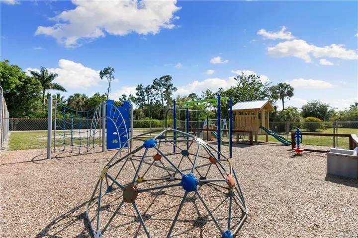 2360  Clipper  WAY, Naples, FL 34104