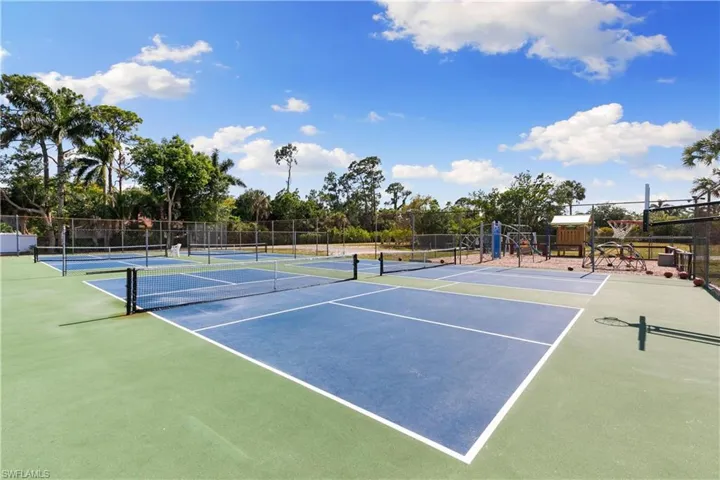 2360  Clipper  WAY, Naples, FL 34104