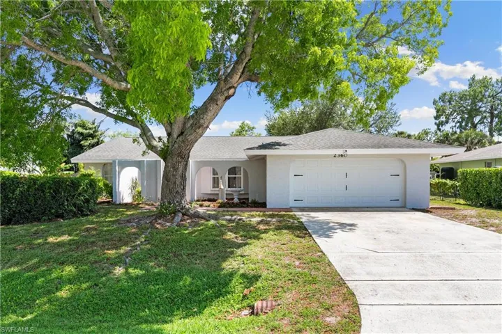 2360  Clipper  WAY, Naples, FL 34104