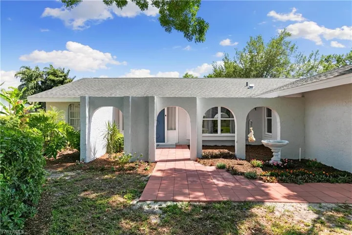 2360  Clipper  WAY, Naples, FL 34104