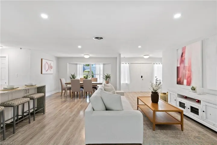 2360  Clipper  WAY, Naples, FL 34104