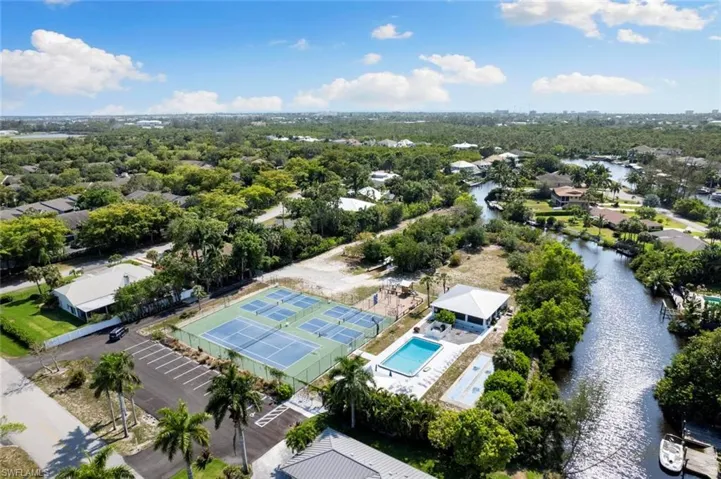 2360  Clipper  WAY, Naples, FL 34104
