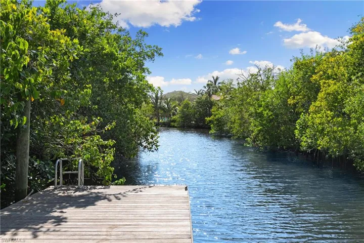 2360  Clipper  WAY, Naples, FL 34104