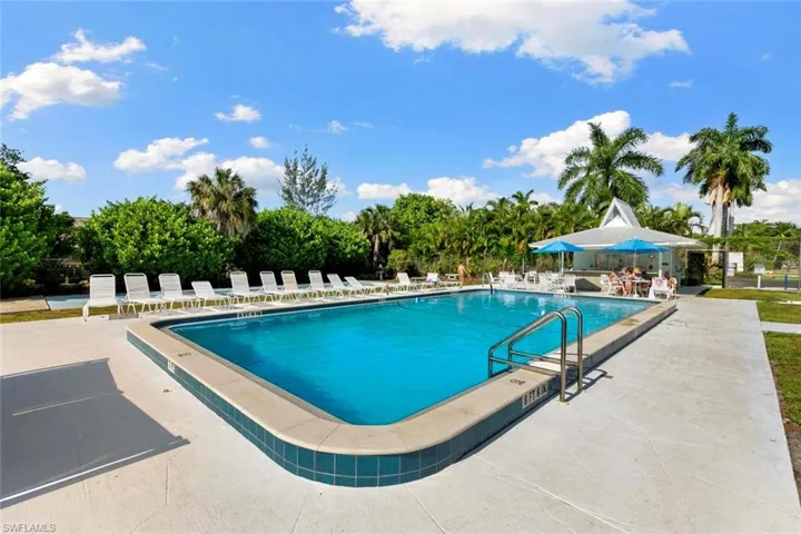 2360  Clipper  WAY, Naples, FL 34104