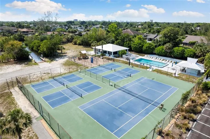 2360  Clipper  WAY, Naples, FL 34104