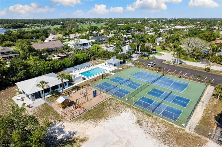2360  Clipper  WAY, Naples, FL 34104