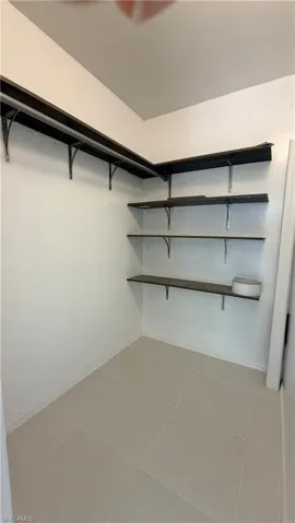 Walking Closet