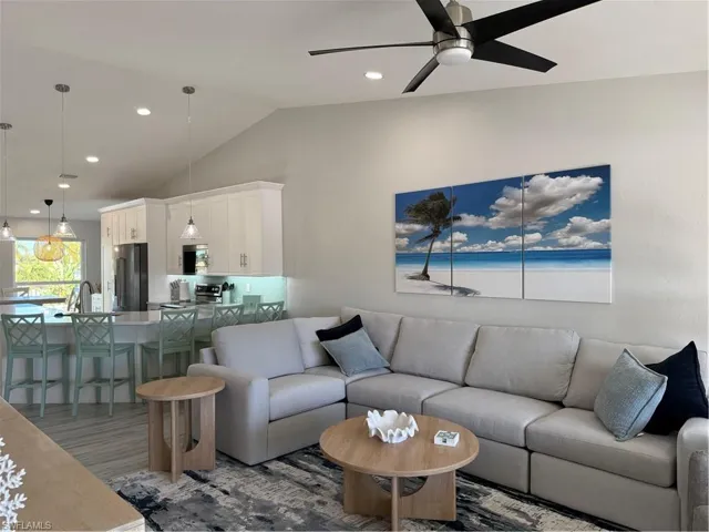 834  Gulf Pavilion  DR, Naples, FL 34108