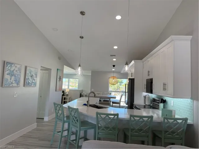 834  Gulf Pavilion  DR, Naples, FL 34108