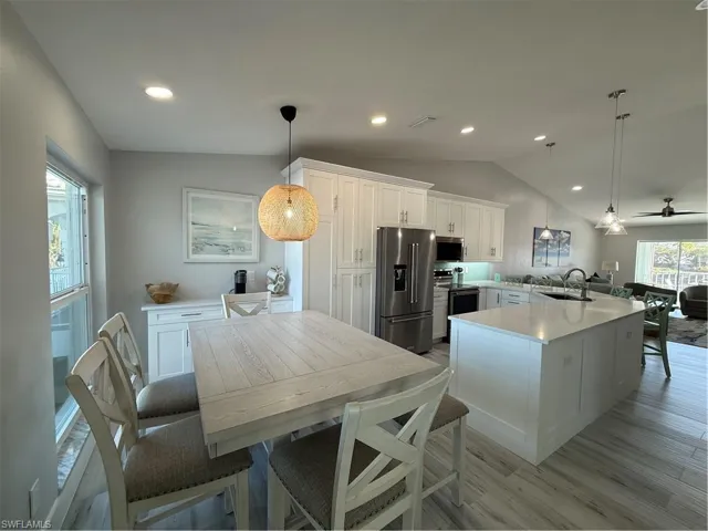 834  Gulf Pavilion  DR, Naples, FL 34108