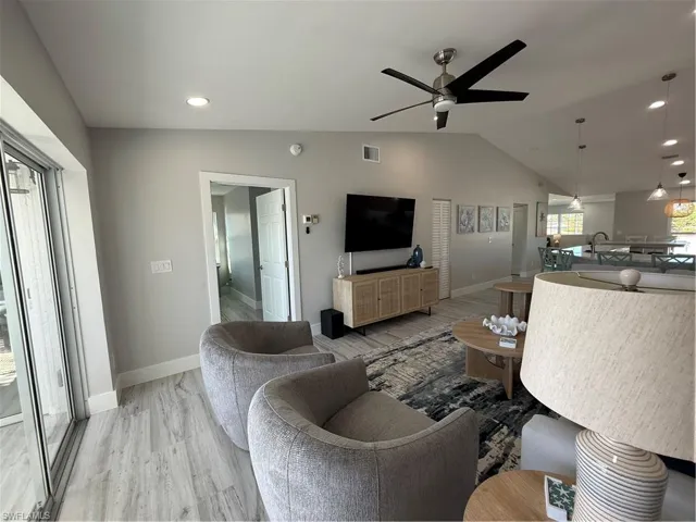 834  Gulf Pavilion  DR, Naples, FL 34108