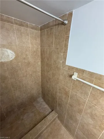 Bathroom featuring a tile shower