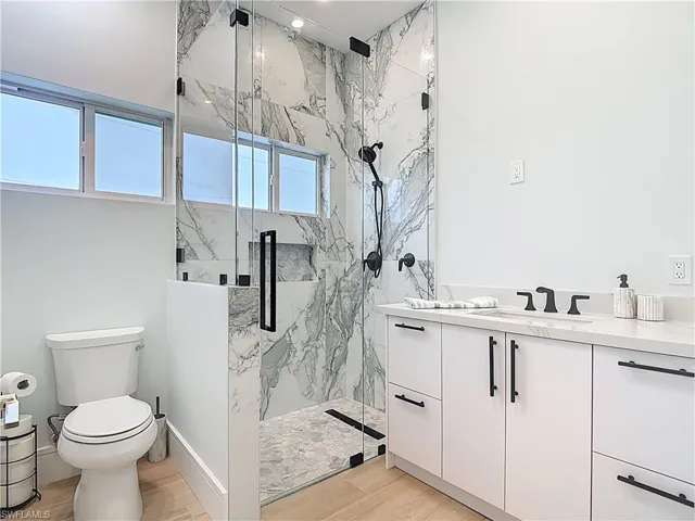445  Madison  CT, Fort Myers Beach, FL 33931