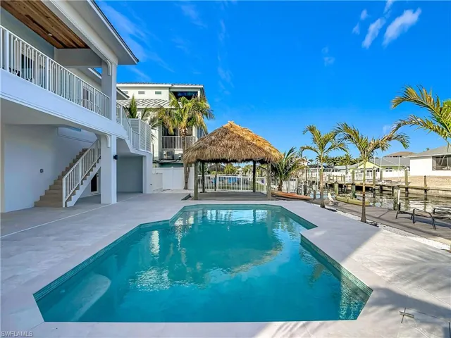445  Madison  CT, Fort Myers Beach, FL 33931