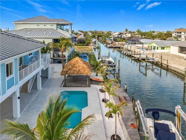 445  Madison  CT, Fort Myers Beach, FL 33931