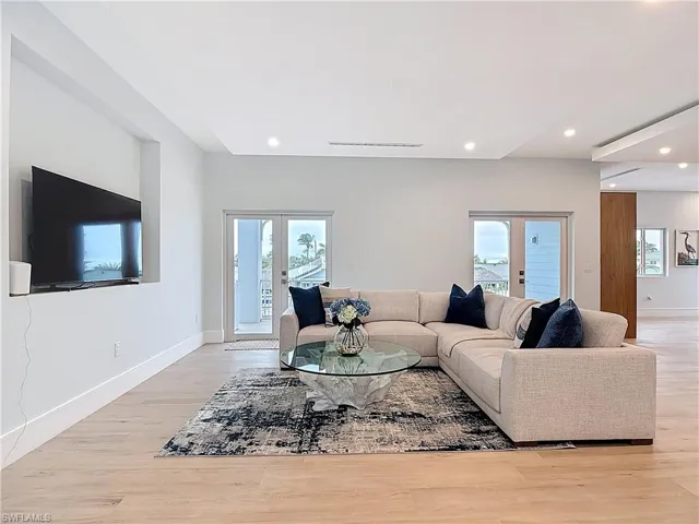 445  Madison  CT, Fort Myers Beach, FL 33931