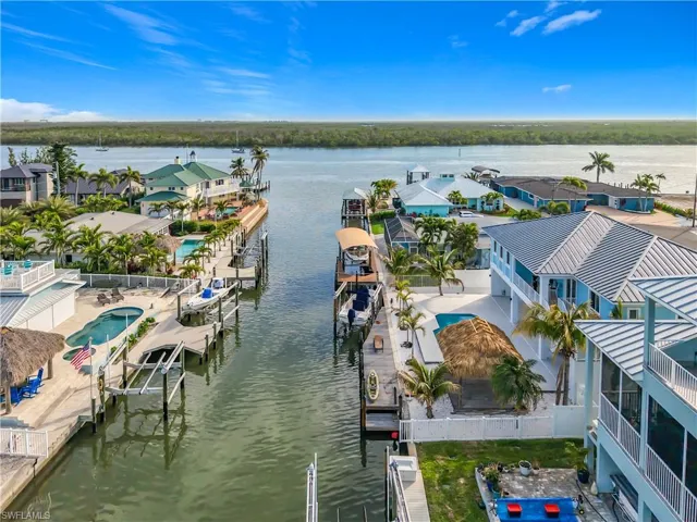 445  Madison  CT, Fort Myers Beach, FL 33931