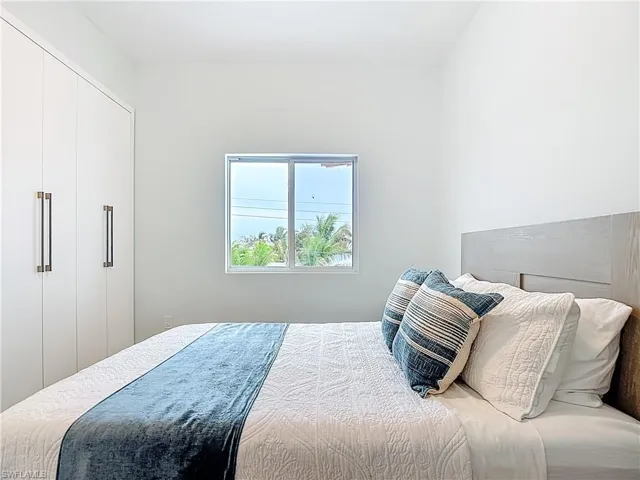 445  Madison  CT, Fort Myers Beach, FL 33931