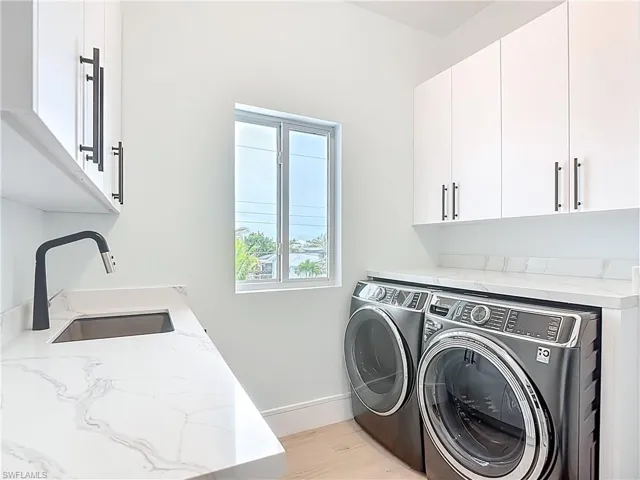 445  Madison  CT, Fort Myers Beach, FL 33931
