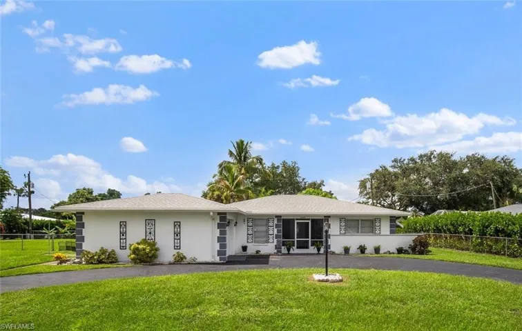 Ranch-style house with a front lawn