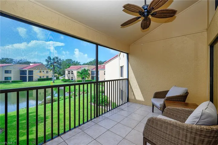 559 Beachwalk Cir U-203, Naples, Florida 34108