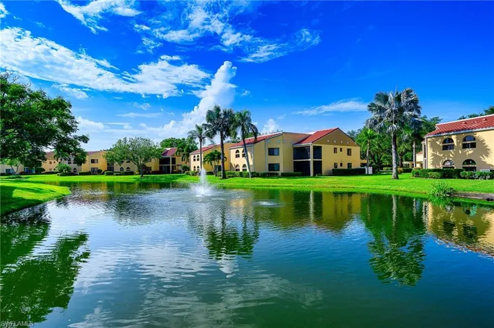 559 Beachwalk Cir U-203, Naples, Florida 34108
