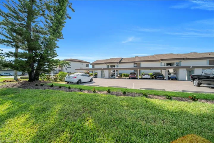 5790 Trailwinds Dr 111, Fort Myers, Florida 33907