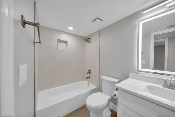 5790 Trailwinds Dr 111, Fort Myers, Florida 33907