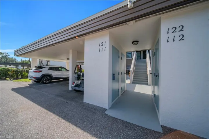 5790 Trailwinds Dr 111, Fort Myers, Florida 33907