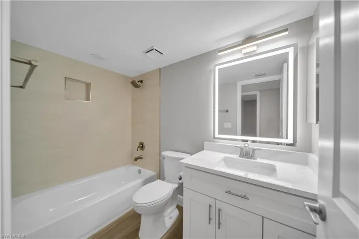 5790 Trailwinds Dr 111, Fort Myers, Florida 33907