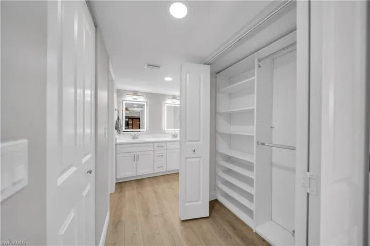 5790 Trailwinds Dr 111, Fort Myers, Florida 33907