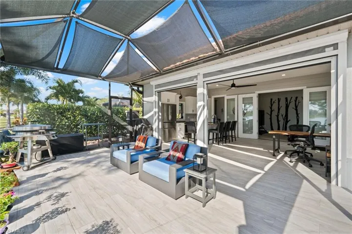 Sunroom with outdoor lounge area and ceiling fan