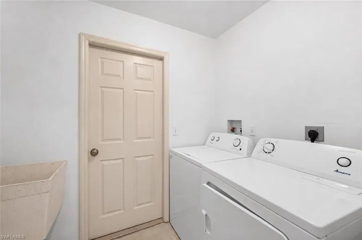 Laundry w/ sink