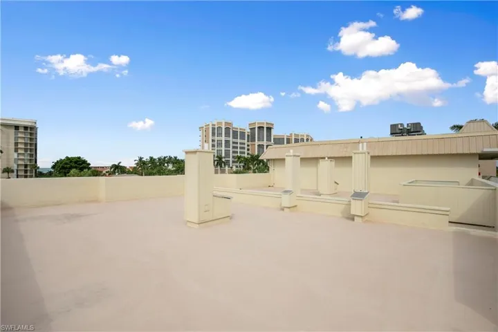 Fourth-floor sun deck for great sunset views and tanning
