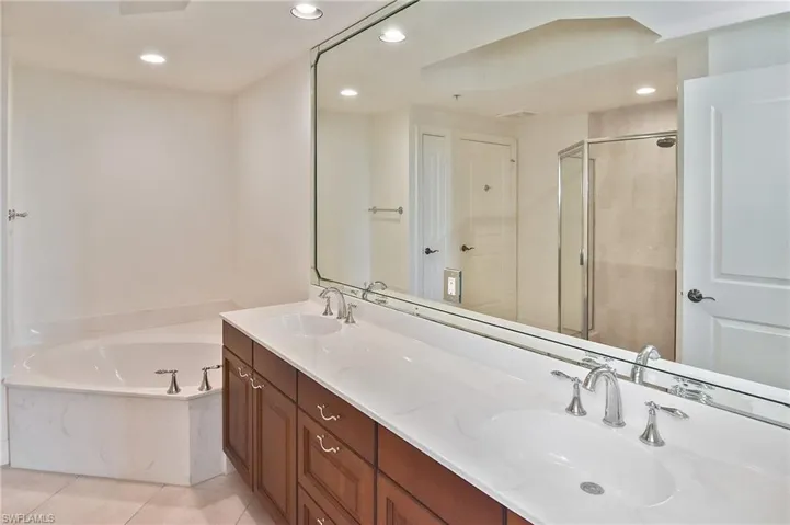 14380  Riva Del Lago  DR, Fort Myers, FL 33907