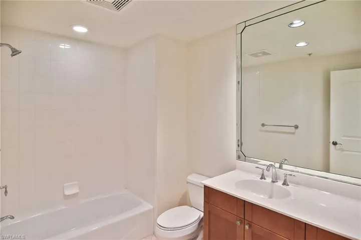 14380  Riva Del Lago  DR, Fort Myers, FL 33907