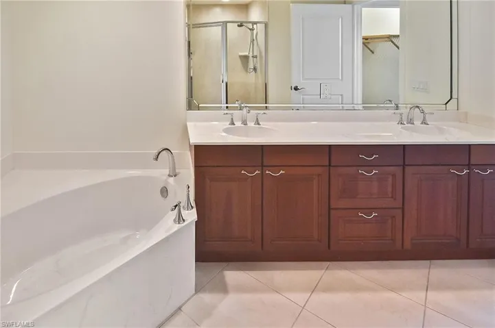 14380  Riva Del Lago  DR, Fort Myers, FL 33907