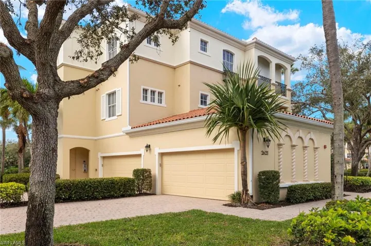 2621  ESTRELLA  CT, Naples, FL 34109