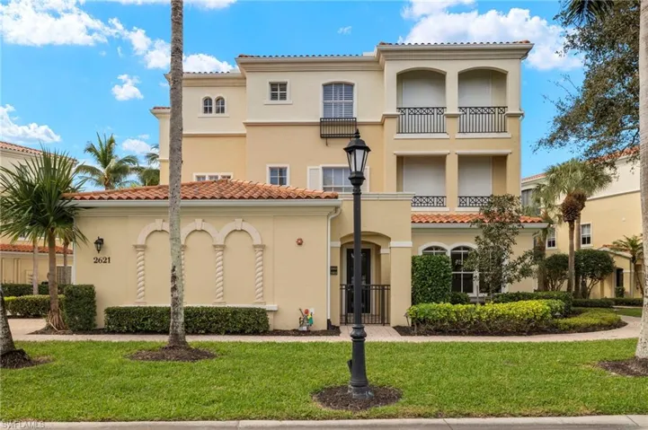 2621  ESTRELLA  CT, Naples, FL 34109