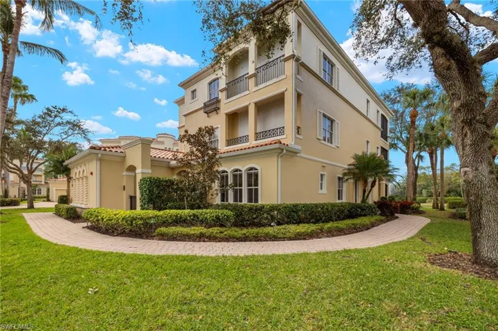 2621  ESTRELLA  CT, Naples, FL 34109