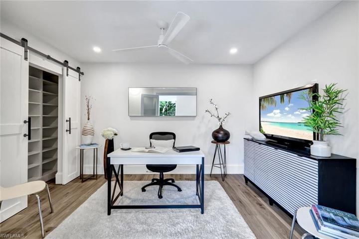 Flex-room Office/Den or Additional Guest-room