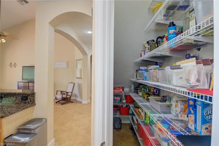 Great sized pantry!