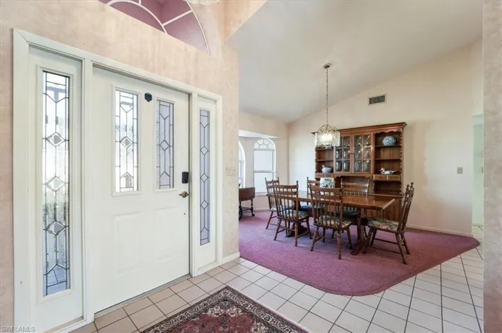 Dining room & Entry