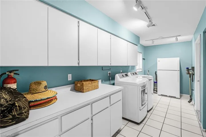 1390 Landmark Ct, Fort Myers, Florida 33919
