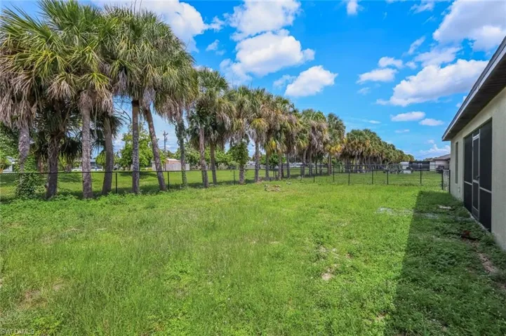 443 Shadow Lakes Dr, Lehigh Acres, Florida 33974