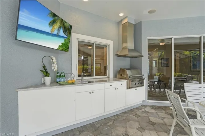 Beautifully updated Outdoor Kitchen
