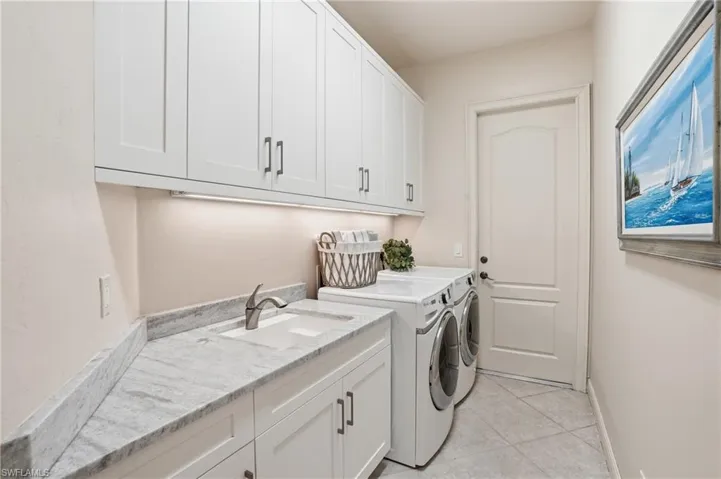 326 Cypress Way W, Naples, Florida 34110