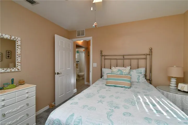 Guest bedroom.