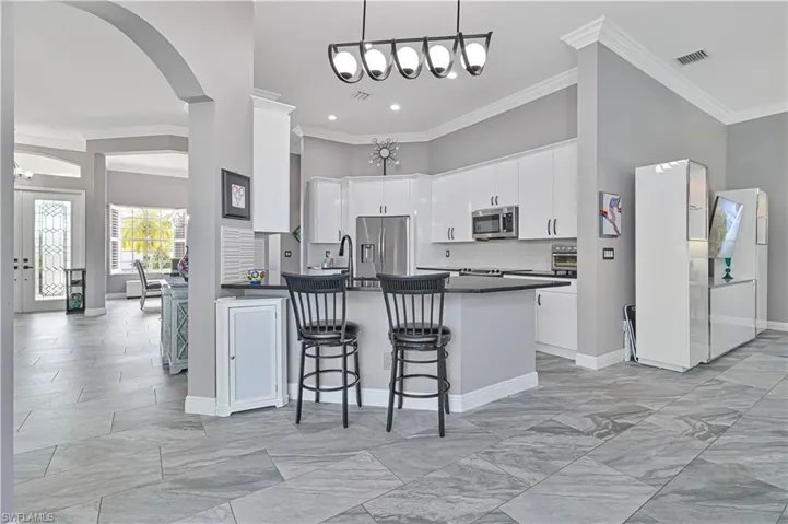 Updated Kitchen with modern Flare waiting for its new owner !