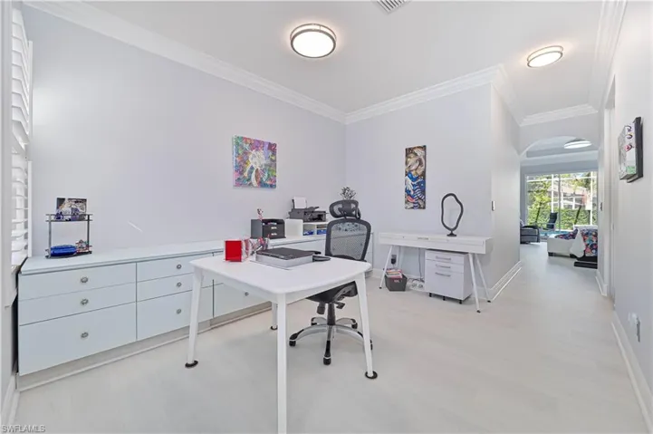 Bonus room with built in cabinets ! Perfect for an office, fitness room, reading room etc.